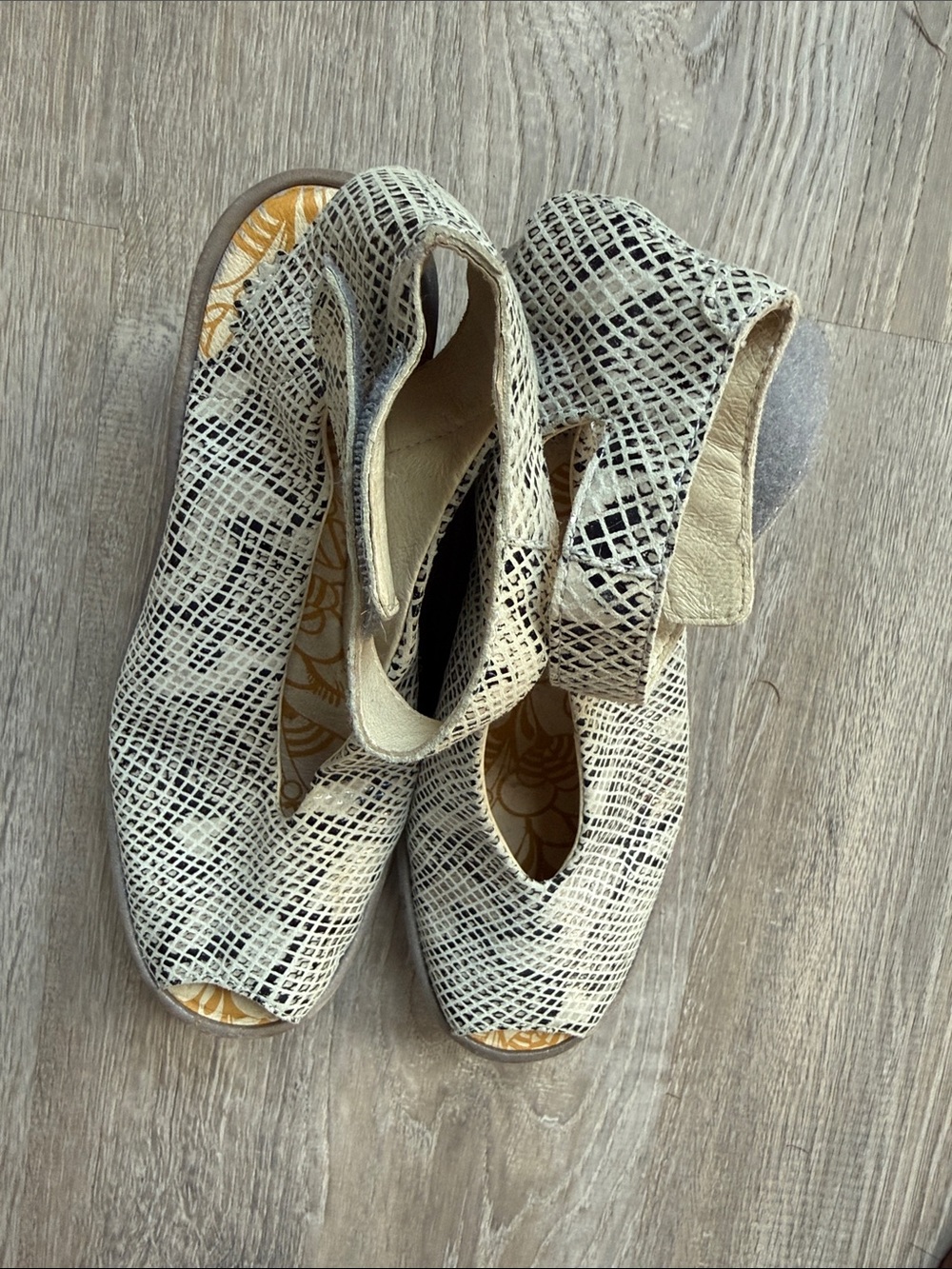 FLY London Yala Snake Print Wedge Off White - Picture 3 of 7